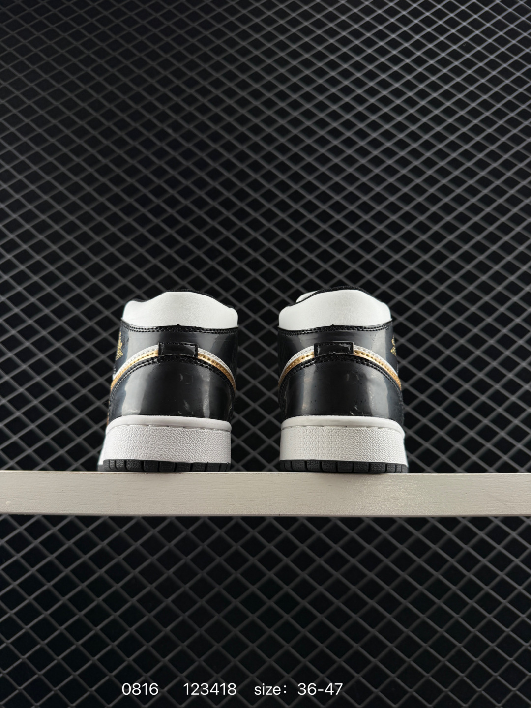 Air Jordan 1 Mid “Bred Toe”